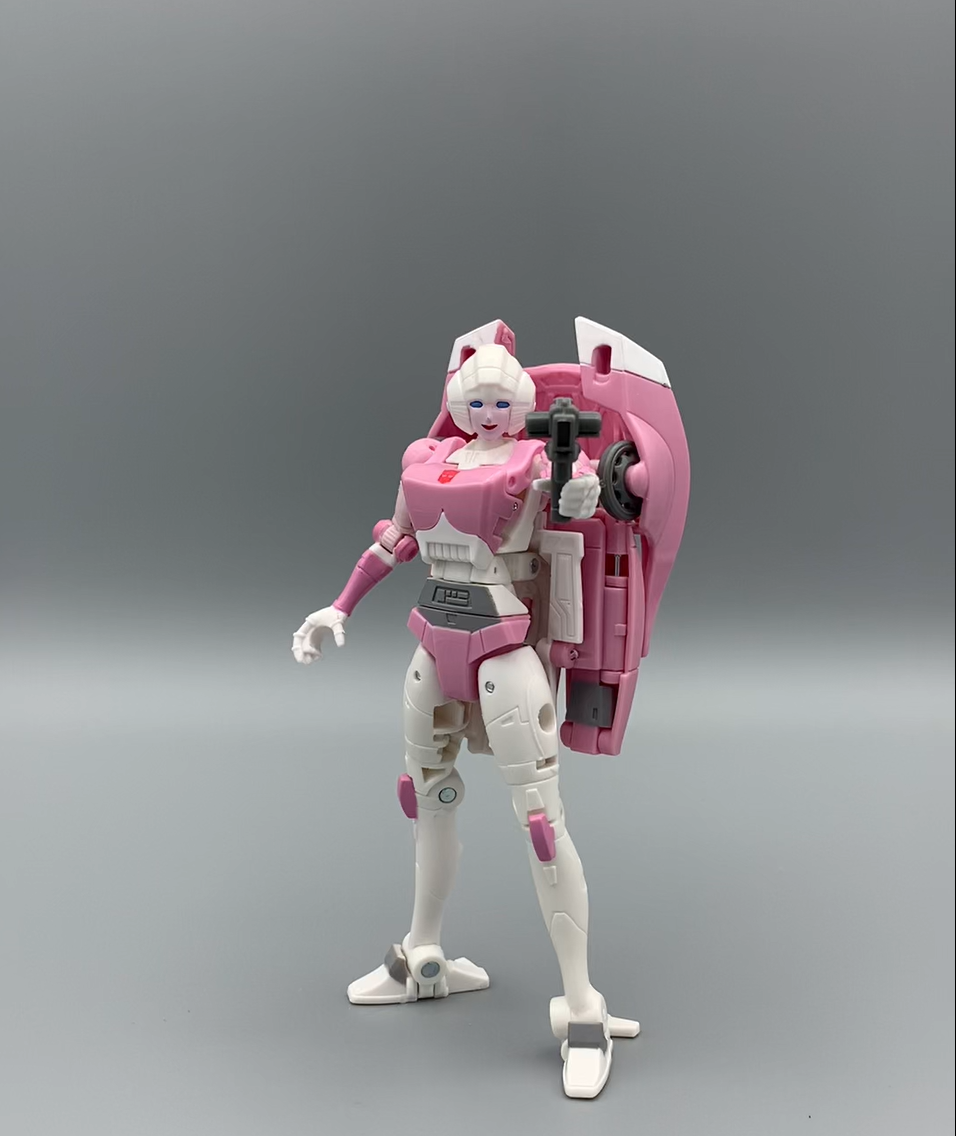 Découverte de la figurine Studio Series 86 Arcee !