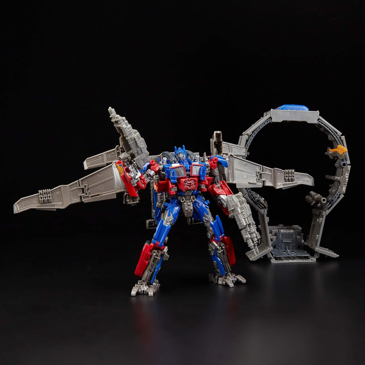 Optimus Prime Leader Class Studio Series 44