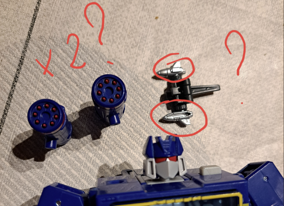 1 handhållen blaster från Soundwave + en DROIT-missil från Ravage